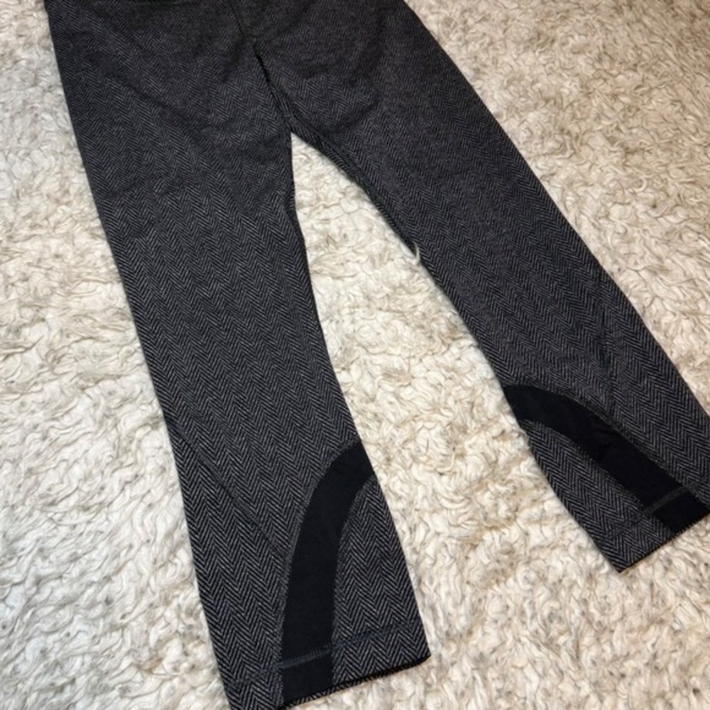 Lululemon Run Inspire Crop II Leggings Size 4 Gray/Black - Picture 6 of 10